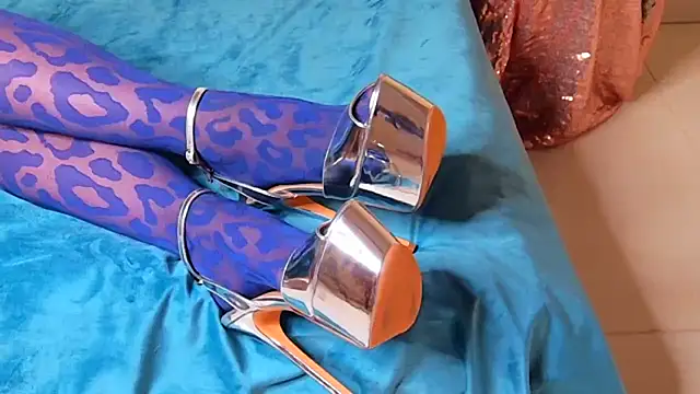 --SUNNY-- online show from 11/07/25, 06:57