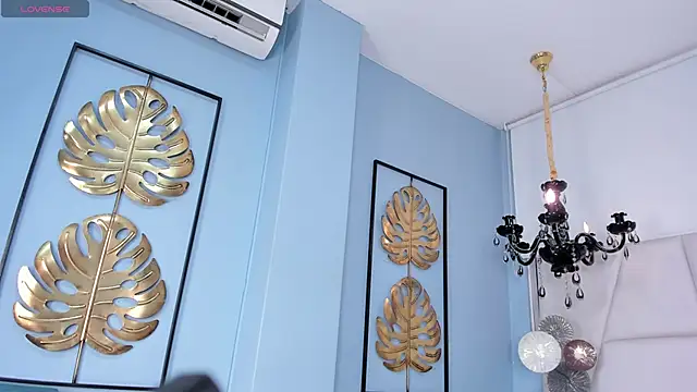 Aitana Hilton  online show from 10/06/25, 11:40