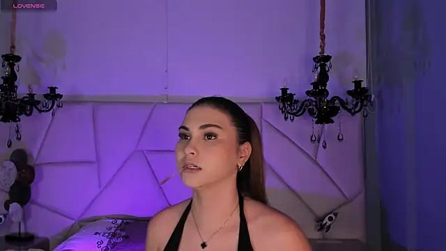 Aitana Hilton  online show from 10/14/25, 12:17