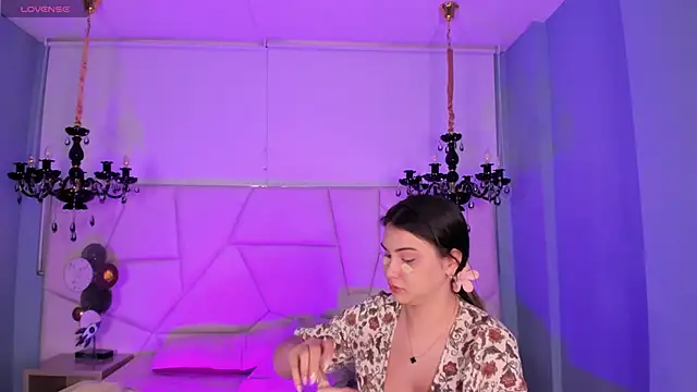 Aitana Hilton  online show from 10/26/25, 12:55