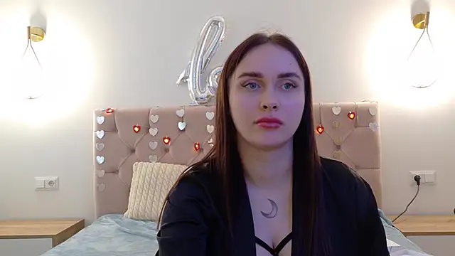 Snapshot of Lilliana_Moon chatting on 02/18/25, 10:16 Lilliana Moon online show from 02/18/25, 10:16
