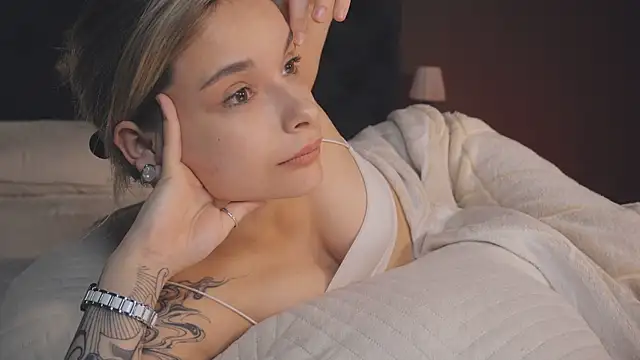 Snapshot of Bella_Alita chatting on 03/17/25, 02:41 Bella Alita online show from 03/17/25, 02:41