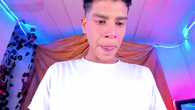 Ethan Boyy online show from 12/17/25, 01:44