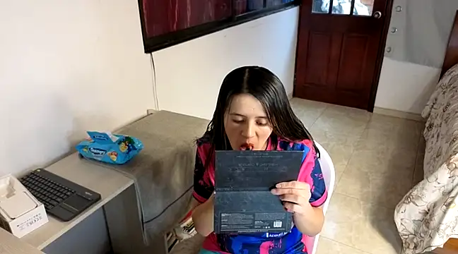 SexLaura  online show from 02/13/25, 08:55