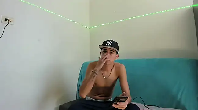 Latinos 2001 online show from 02/16/25, 04:10