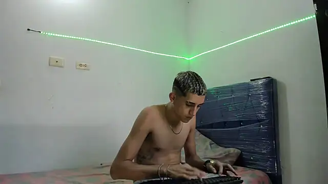 Latinos 2001 online show from 02/19/25, 10:20