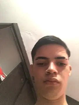 Latinos 2001 online show from 11/06/25, 01:56