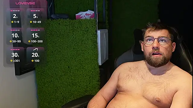 Snapshot of justinitt chatting on 09/23/25, 09:01 justinitt online show from 09/23/25, 09:01