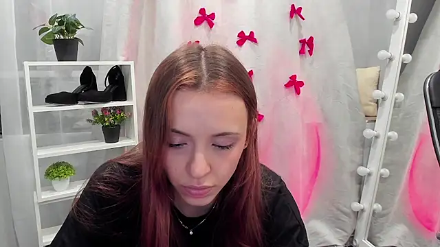 Snapshot of Sahara_Shields chatting on 02/04/25, 10:10 Sahara Shields online show from 02/04/25, 10:10