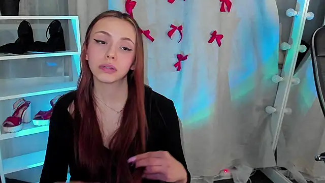 Snapshot of Sahara_Shields chatting on 02/05/25, 04:25 Sahara Shields online show from 02/05/25, 04:25