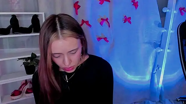 Snapshot of Sahara_Shields chatting on 02/22/25, 04:51 Sahara Shields online show from 02/22/25, 04:51