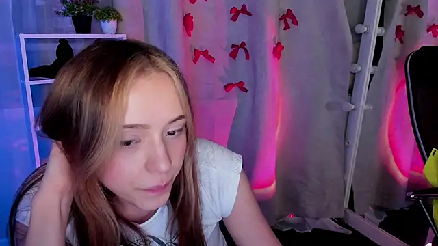 Snapshot of Sahara_Shields chatting on 02/26/25, 04:35 Sahara Shields online show from 02/26/25, 04:35