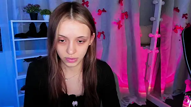 Snapshot of Sahara_Shields chatting on 03/06/25, 09:58 Sahara Shields online show from 03/06/25, 09:58