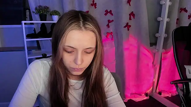 Snapshot of Sahara_Shields chatting on 03/11/25, 10:29 Sahara Shields online show from 03/11/25, 10:29