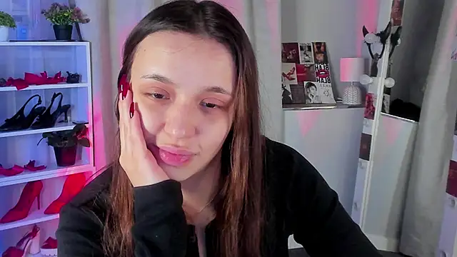 Snapshot of Sahara_Shields chatting on 10/18/25, 10:16 Sahara Shields online show from 10/18/25, 10:16