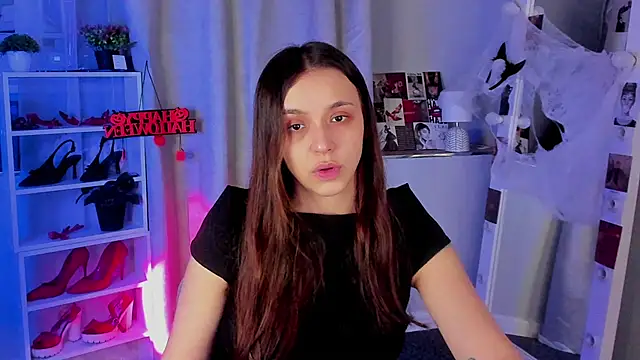 Snapshot of Sahara_Shields chatting on 10/29/25, 10:17 Sahara Shields online show from 10/29/25, 10:17