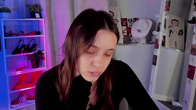 Snapshot of Sahara_Shields chatting on 11/10/25, 10:14 Sahara Shields online show from 11/10/25, 10:14