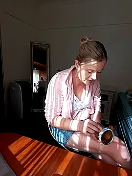 Snapshot of Vintasia chatting on 09/18/25, 01:24 Vintasia online show from 09/18/25, 01:24