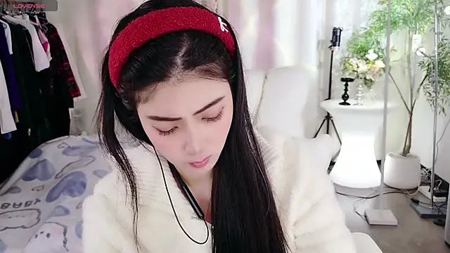 Snapshot of miaomiao-777 chatting on 09/23/25, 01:30 miaomiao-777 online show from 09/23/25, 01:30