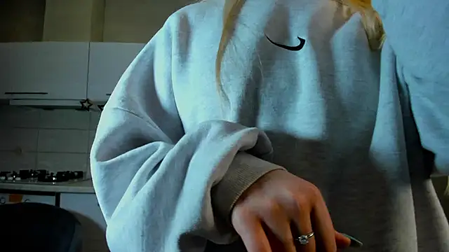 SynnoveEyre online show from 02/18/25, 05:21