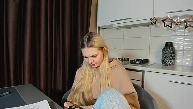 SynnoveEyre online show from 02/21/25, 02:48