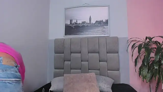 Snapshot of janna_lopez_ chatting on 12/05/25, 12:47 janna lopez online show from 12/05/25, 12:47