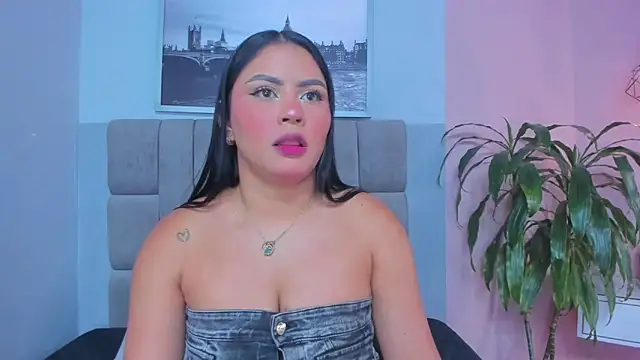 Snapshot of janna_lopez_ chatting on 12/18/25, 11:27 janna lopez online show from 12/18/25, 11:27