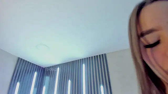 Stefanyduque1 online show from 09/19/25, 03:13