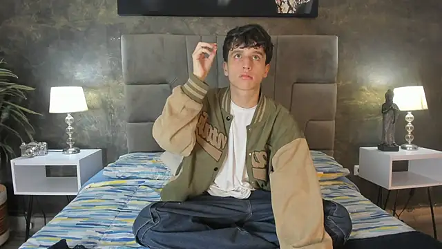 Snapshot of bruce_hans chatting on 04/08/26, 11:43 bruce hans online show from 04/08/26, 11:43