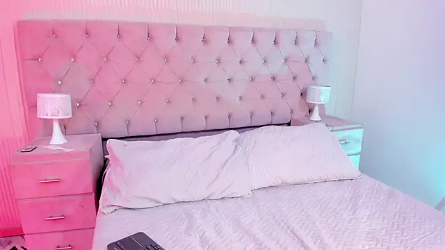 Snapshot of MattThompsonn chatting on 09/11/25, 09:37 MattThompsonn online show from 09/11/25, 09:37