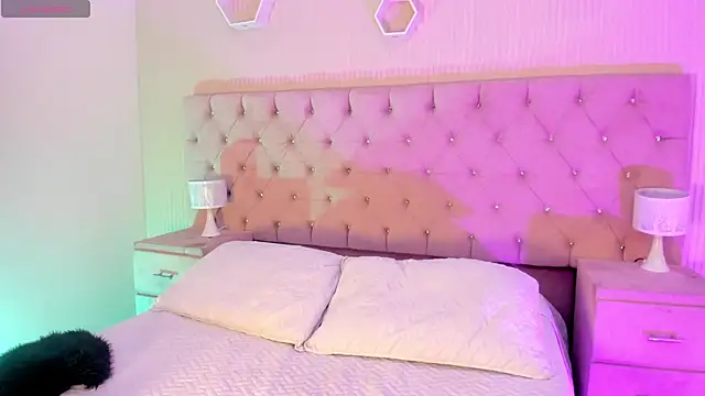 Snapshot of MattThompsonn chatting on 10/17/25, 09:17 MattThompsonn online show from 10/17/25, 09:17