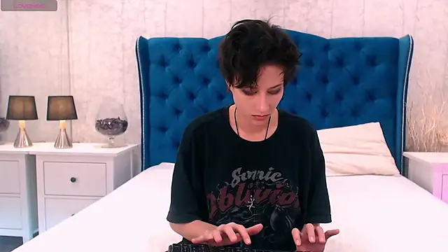 via mayer  online show from 09/18/25, 07:05