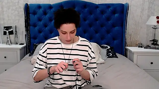 Snapshot of via_mayer_ chatting on 07/11/26, 08:06 via mayer online show from 07/11/26, 08:06