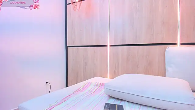 Snapshot of pocahontas_pow chatting on 02/18/25, 12:17 pocahontas pow online show from 02/18/25, 12:17