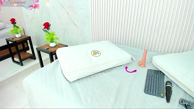 Snapshot of pocahontas_pow chatting on 02/20/25, 03:41 pocahontas pow online show from 02/20/25, 03:41