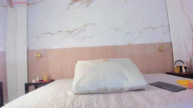 Snapshot of pocahontas_pow chatting on 03/20/25, 11:38 pocahontas pow online show from 03/20/25, 11:38