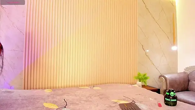 Snapshot of pocahontas_pow chatting on 10/25/25, 04:31 pocahontas pow online show from 10/25/25, 04:31