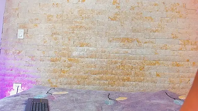 Snapshot of pocahontas_pow chatting on 11/25/25, 11:43 pocahontas pow online show from 11/25/25, 11:43