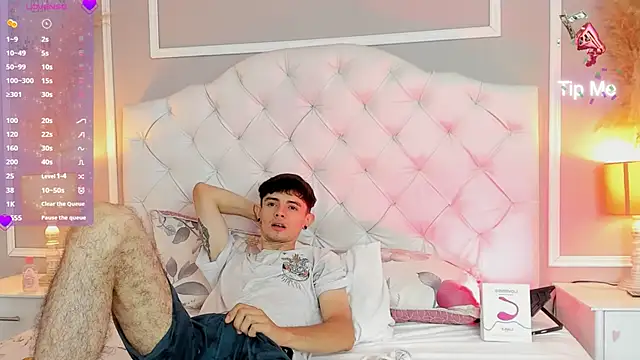 connor and angel online show from 02/07/25, 04:35