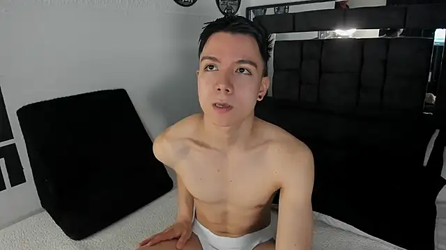 Snapshot of alanblack1 chatting on 10/30/25, 04:19 alanblack1 online show from 10/30/25, 04:19