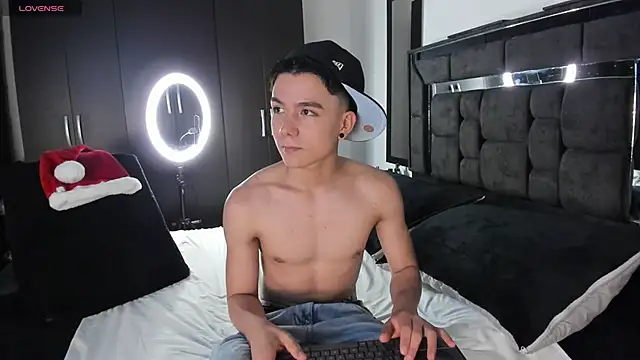 Snapshot of alanblack1 chatting on 11/21/25, 10:08 alanblack1 online show from 11/21/25, 10:08