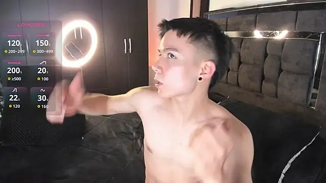 Snapshot of alanblack1 chatting on 11/26/25, 01:17 alanblack1 online show from 11/26/25, 01:17