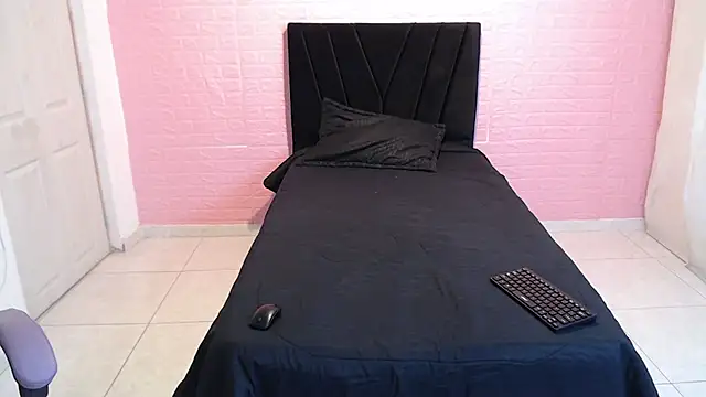 DULCE1609 online show from 12/18/25, 08:04