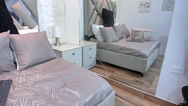 raquell moore online show from 09/13/25, 04:18