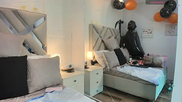 raquell moore online show from 10/15/25, 12:16