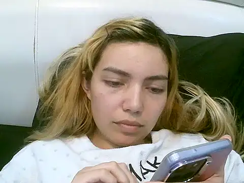 Snapshot of VittoriaTaylor chatting on 10/17/25, 07:05 VittoriaTaylor online show from 10/17/25, 07:05