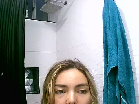 VittoriaTaylor online show from 04/11/26, 11:20