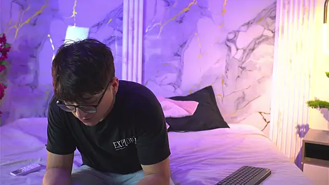 vanilla hot online show from 11/04/25, 01:32