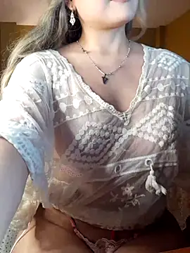 monicavictoria1301 online show from 11/17/25, 11:21