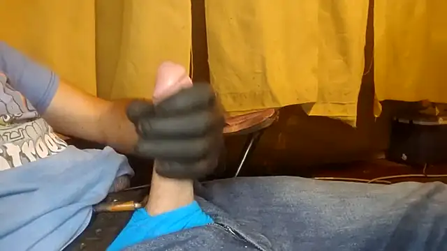 Snapshot of bwcbeat83 chatting on 09/10/25, 07:41 bwcbeat83 online show from 09/10/25, 07:41